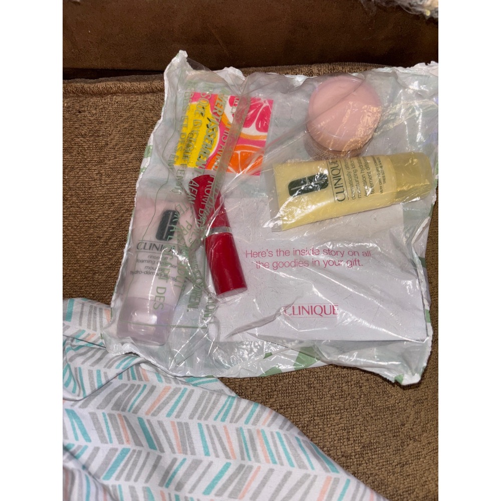 Clinique 5 Piece Skincare & Makeup Gift Set Moisture Surge Cleanser Lipstick